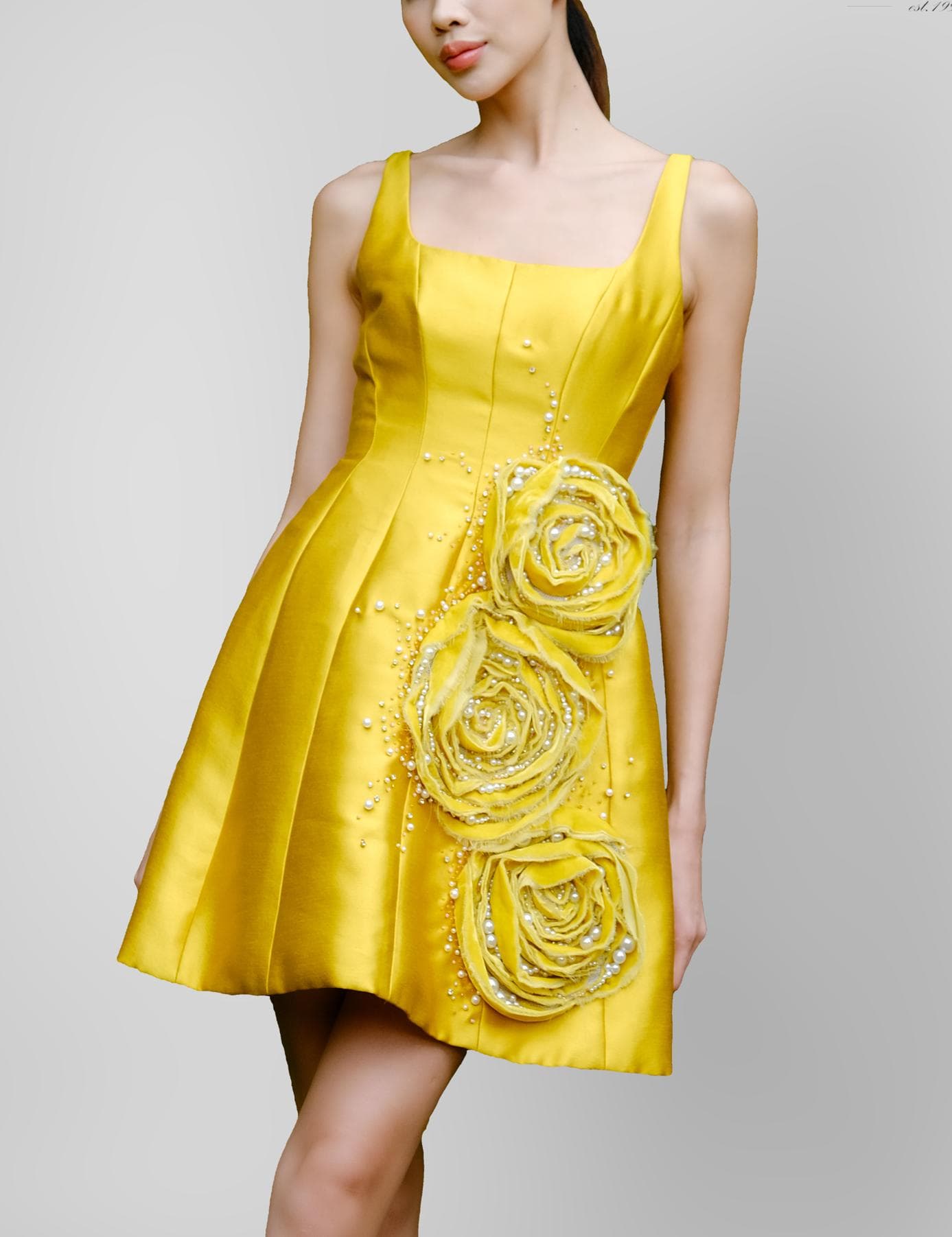 ĐẦM GẤM XÒE HỌA TIẾT HOA VÀ CƯỜM 