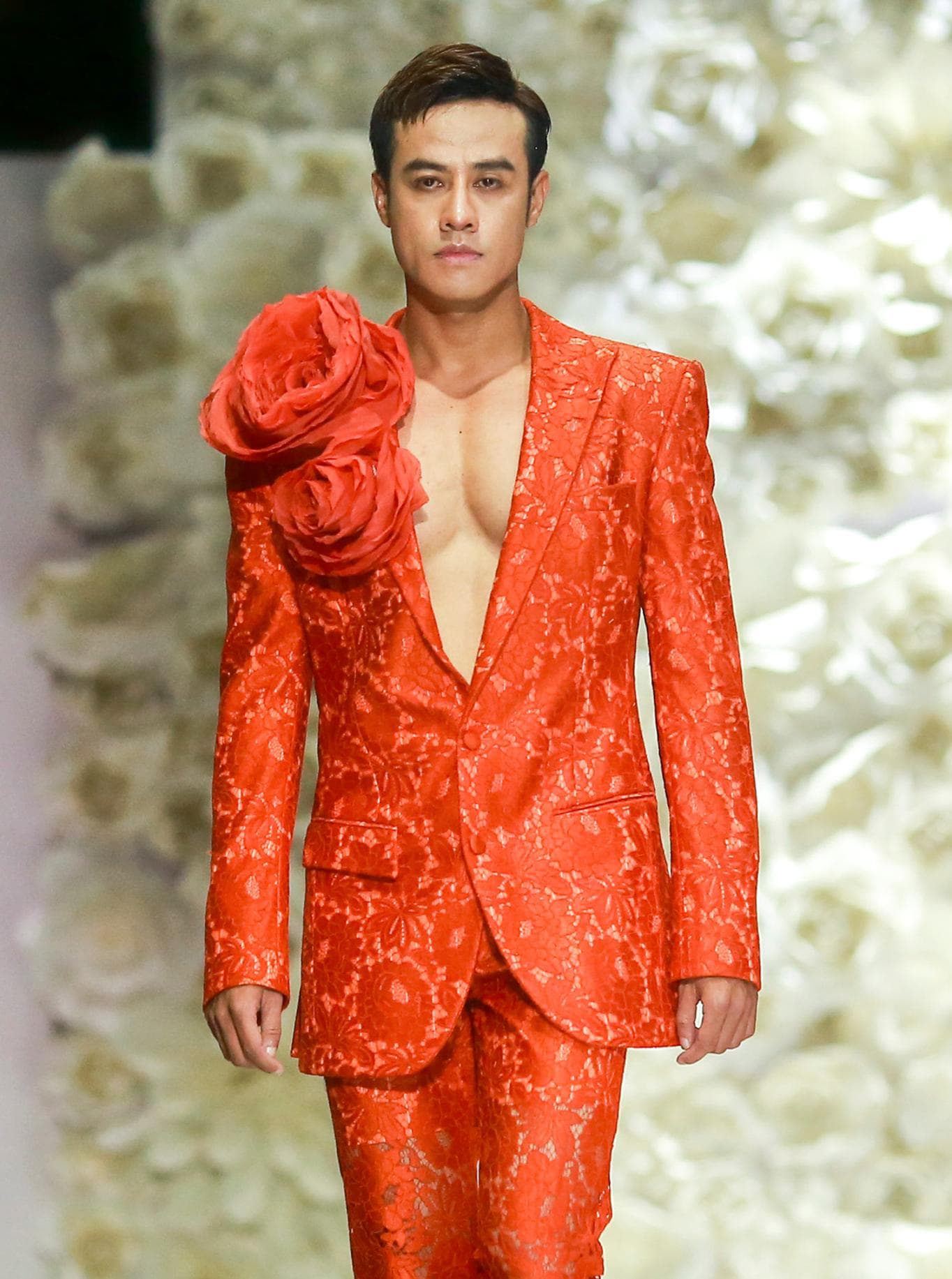 ÁO JACKET REN ĐÍNH HOA HỒNG Ở VAI