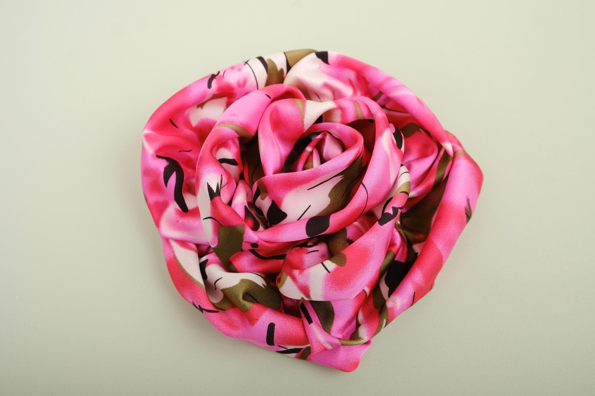 Hoa Hồng Làm Bằng Tay Nhiều Màu Sắc