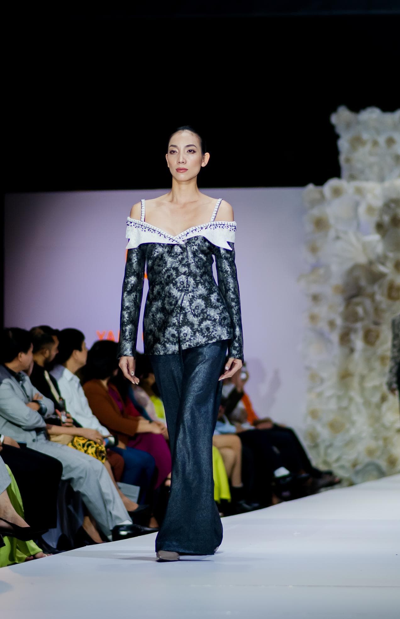 QUẦN KIM TUYẾN XÁM ỐNG LOE