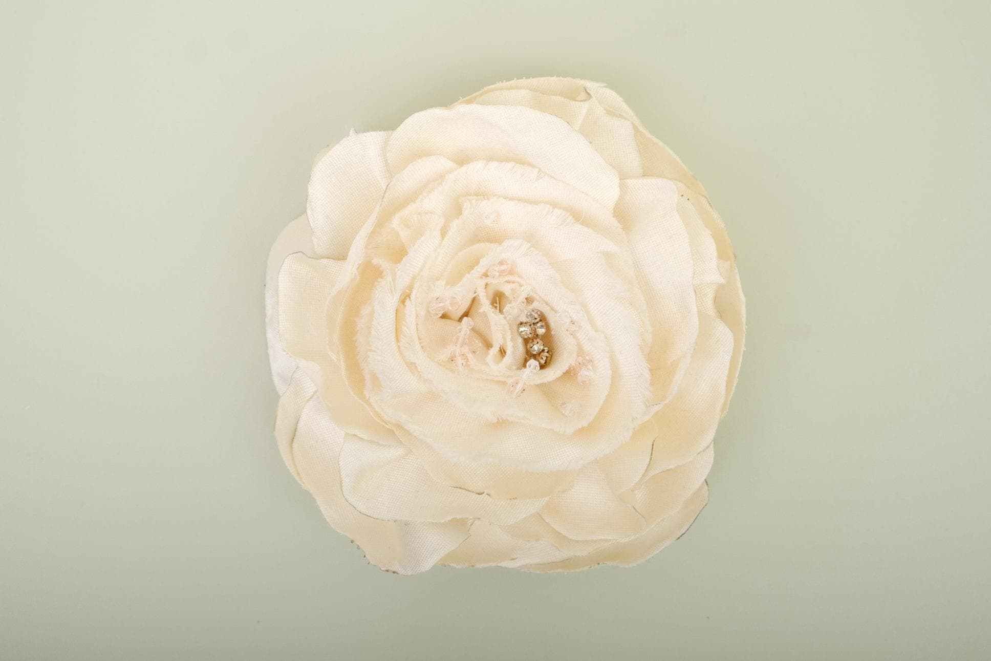 Hoa Hồng Gấm Trắng Họa Tiết Cườm