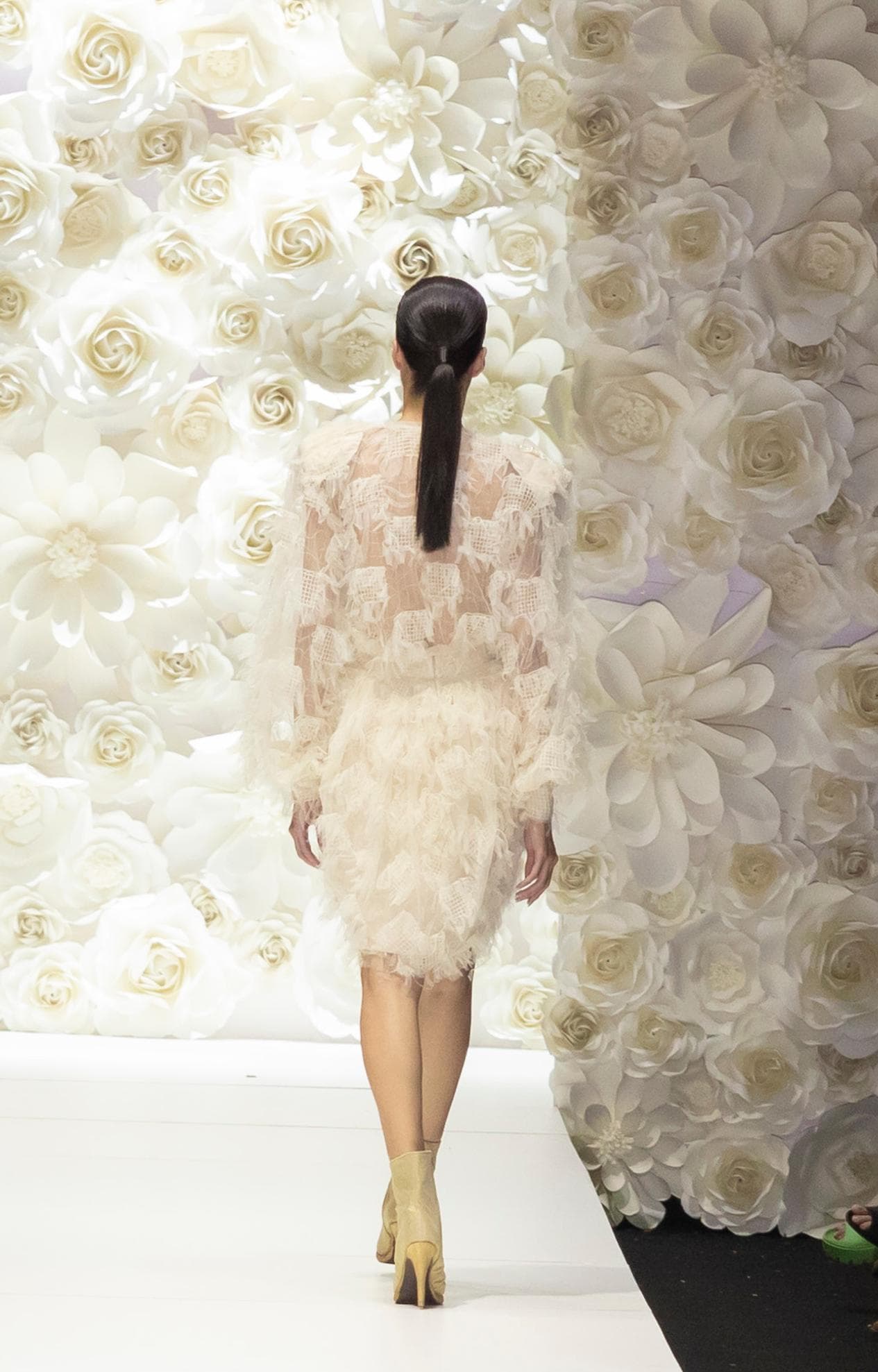 VÁY REN TRẮNG KEM