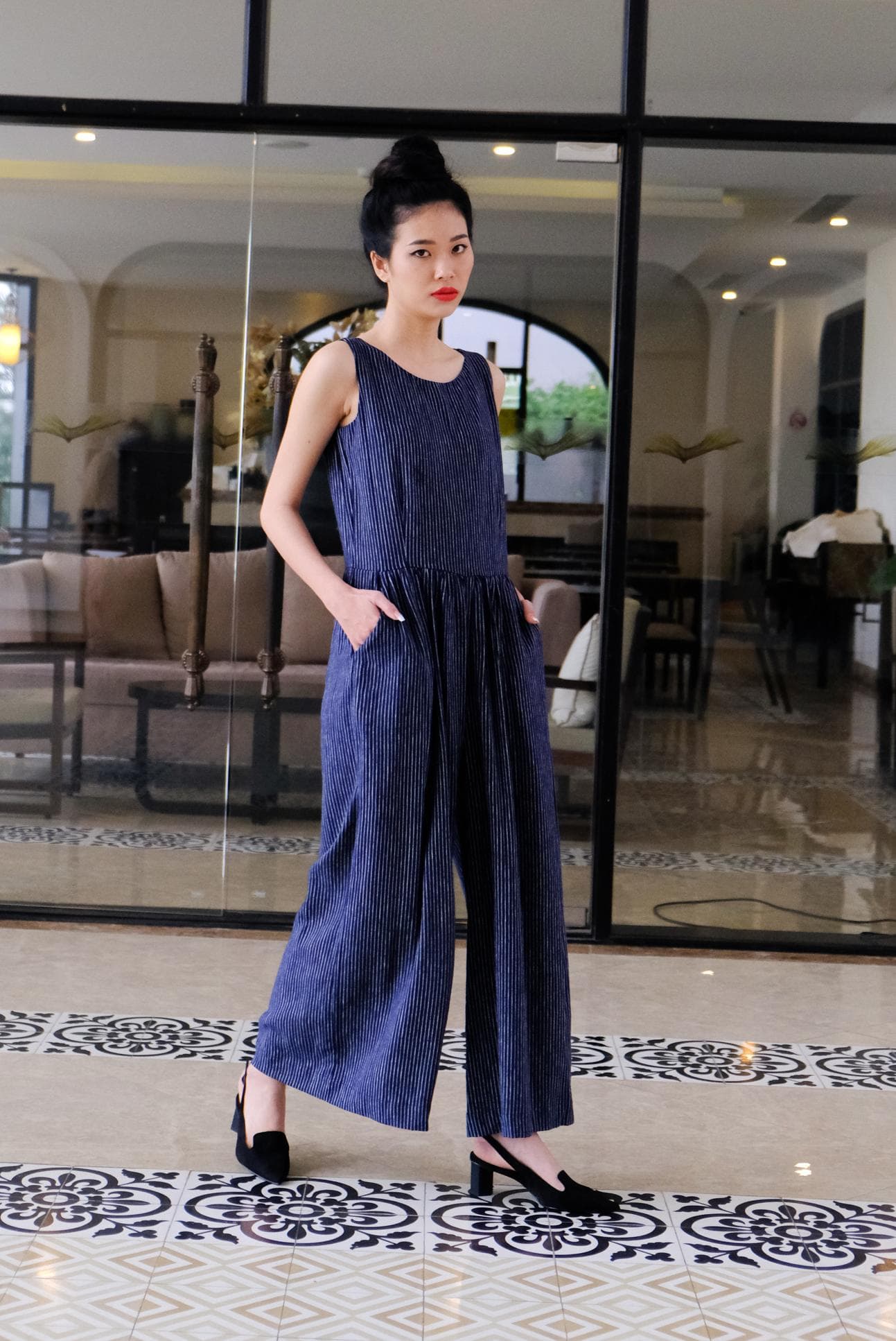 SLEEVELESS LINEN JUMPSUIT
