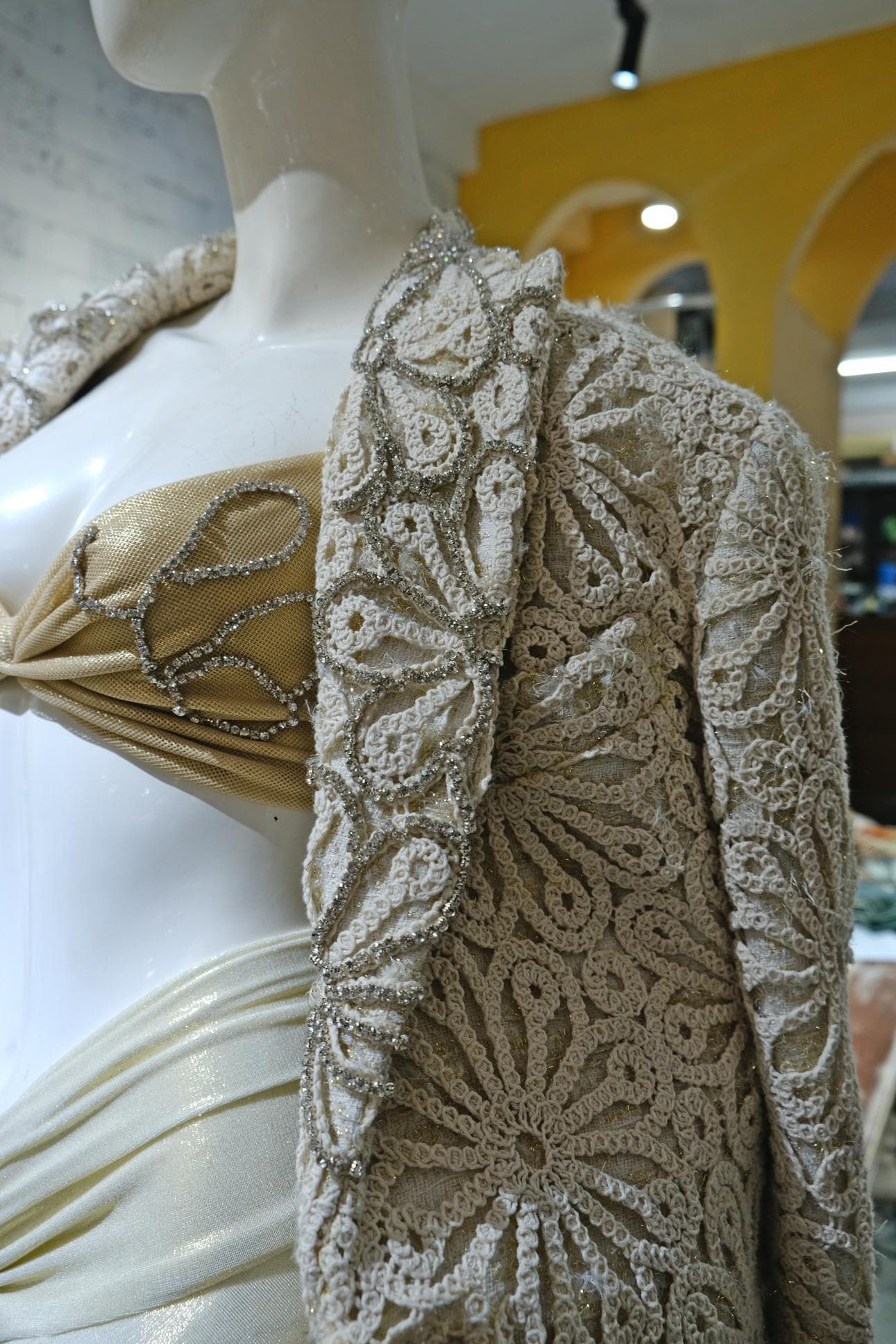 ÁO KHOÁC REN OVERSIDE CÓ ĐÍNH CƯỜM