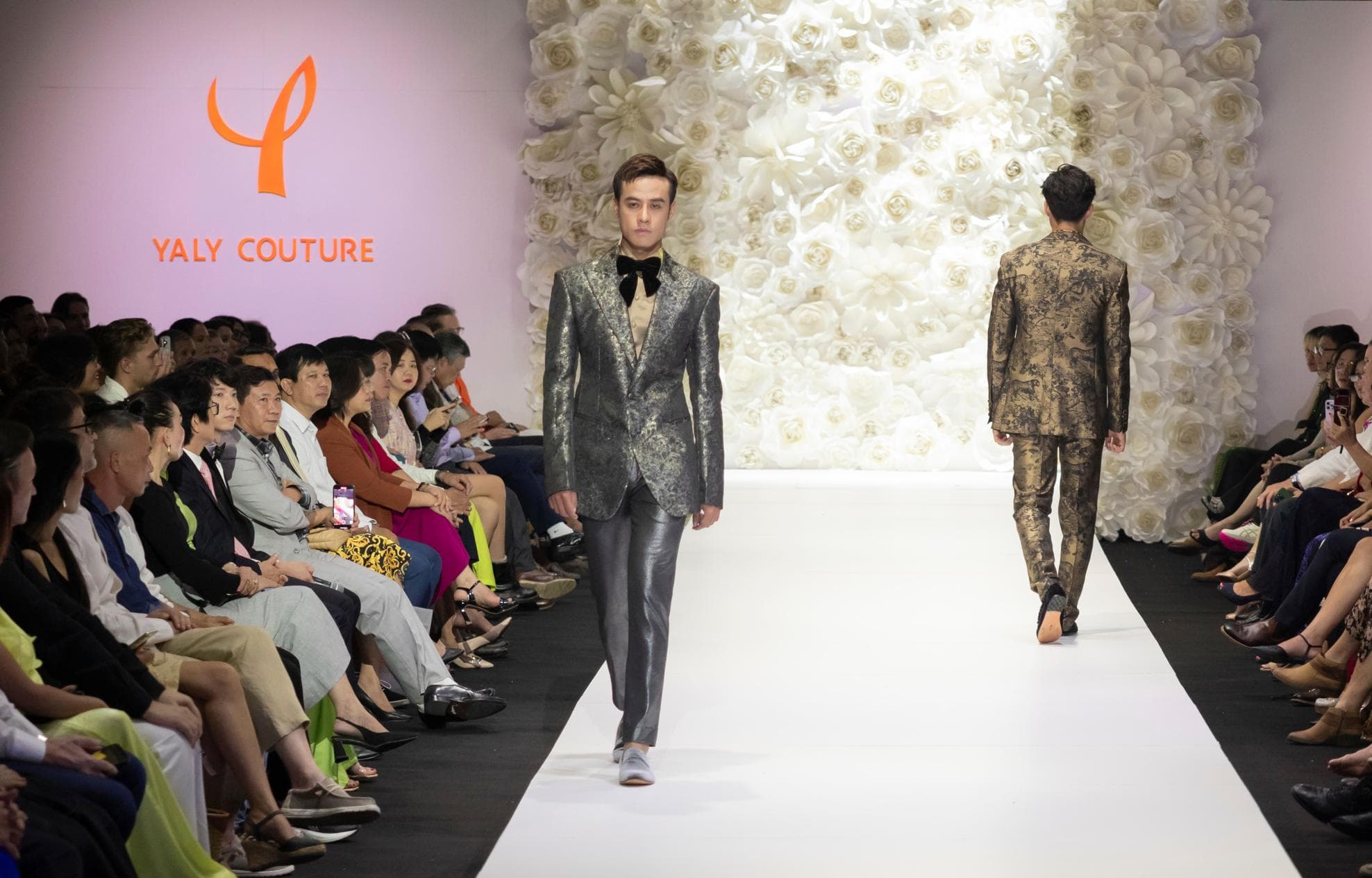 ÁO JACKET GẤM HỌA TIẾT XANH VÀ VÀNG