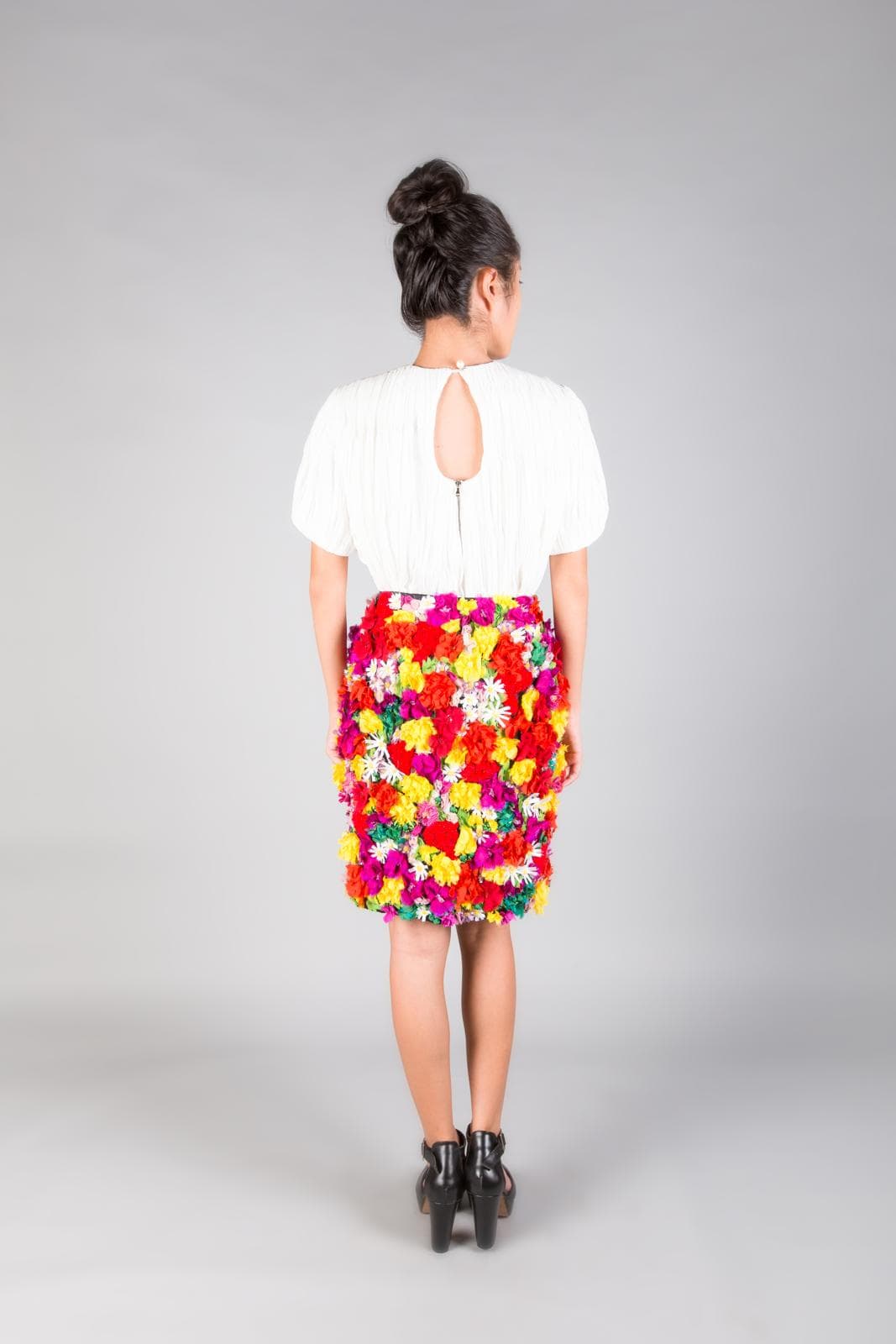 COLORFUL FLOWER EMBELLISHED SKIRT