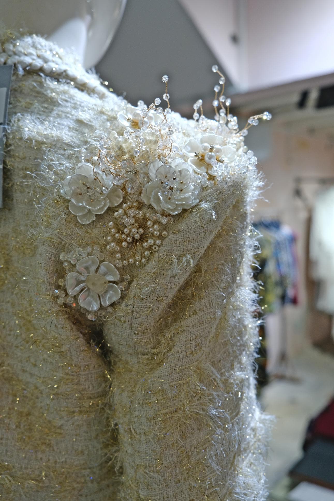 ÁO KHOÁC DÀI VẢI DẠ Ý CÓ ĐÍNH CƯỜM