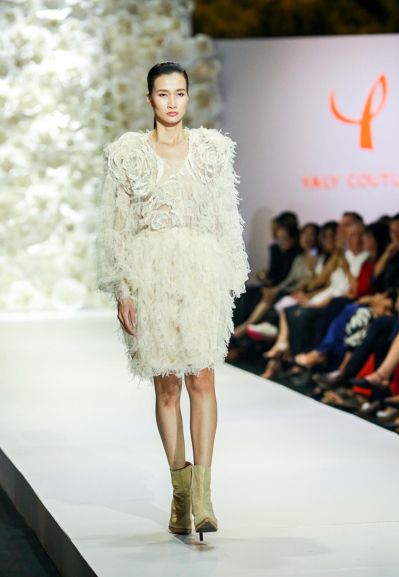 VÁY REN TRẮNG KEM