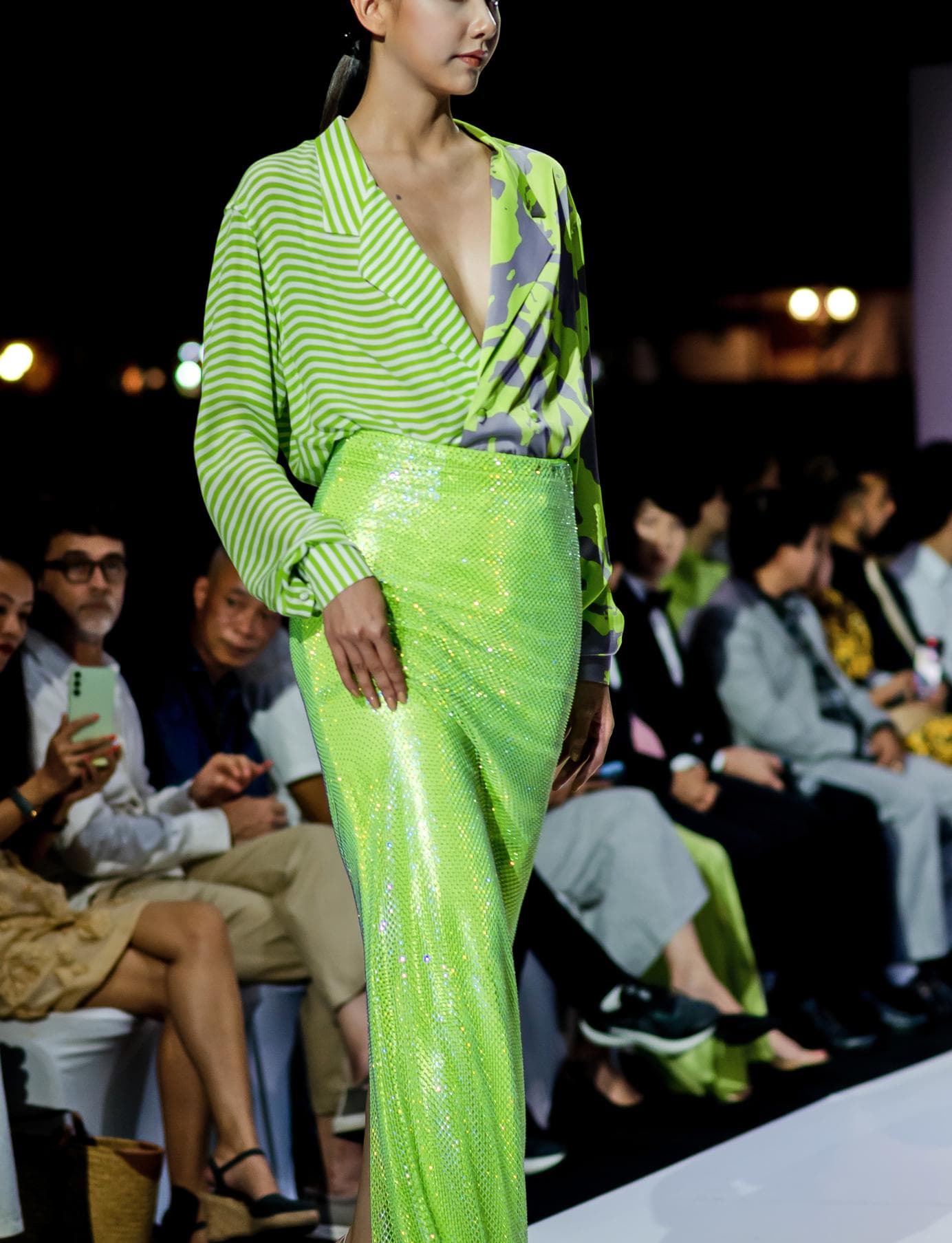 ÁO LỤA XANH PHỐI HỌA TIẾT