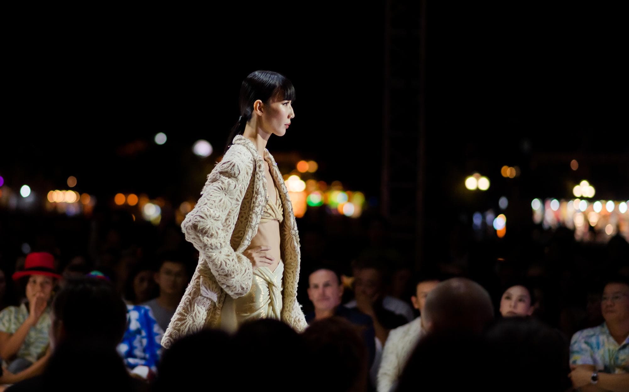 ÁO KHOÁC REN OVERSIDE CÓ ĐÍNH CƯỜM