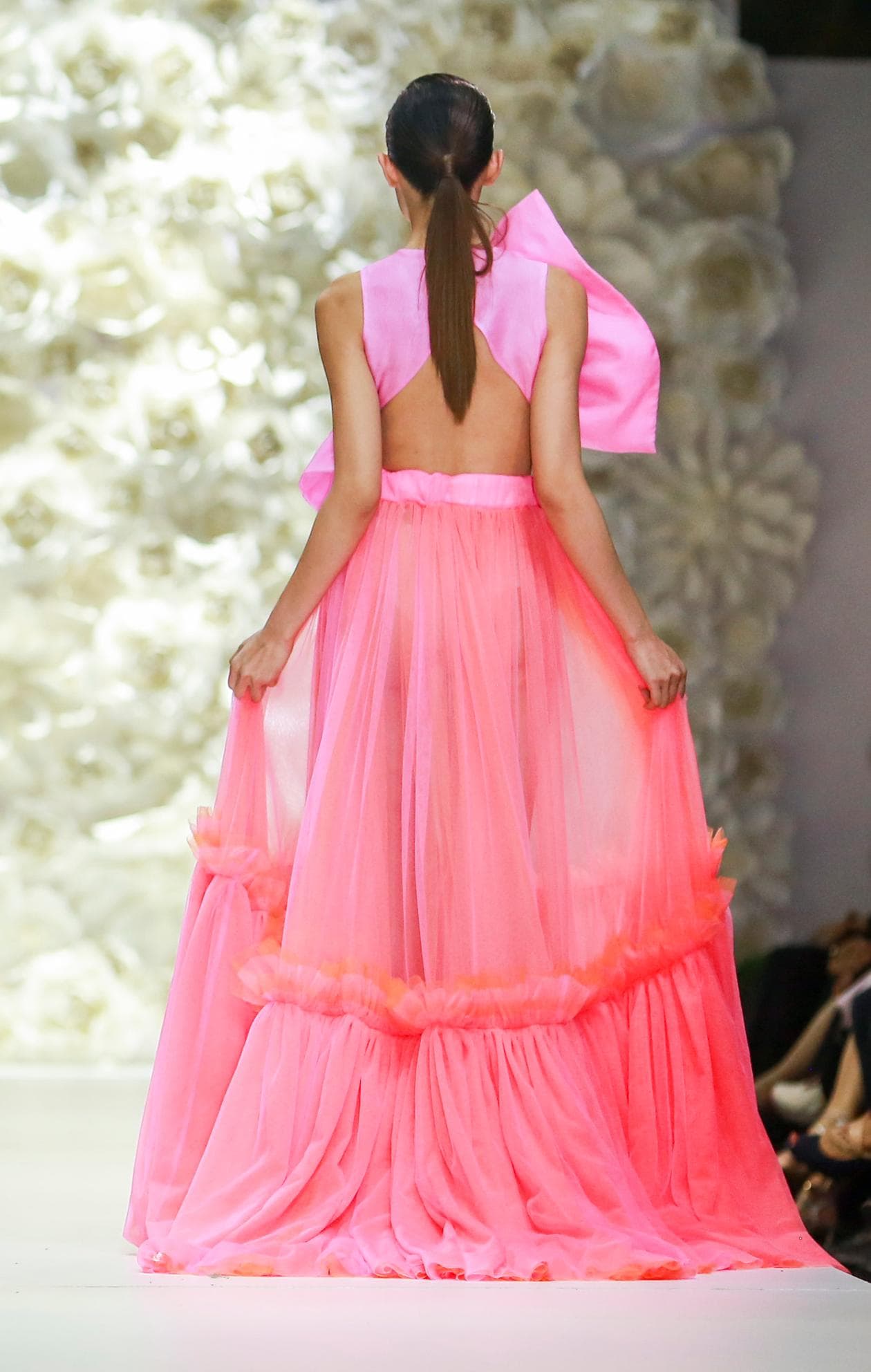 ÁO TOP VẢI ORGANZA GẮN NƠ LỚN TRƯỚC