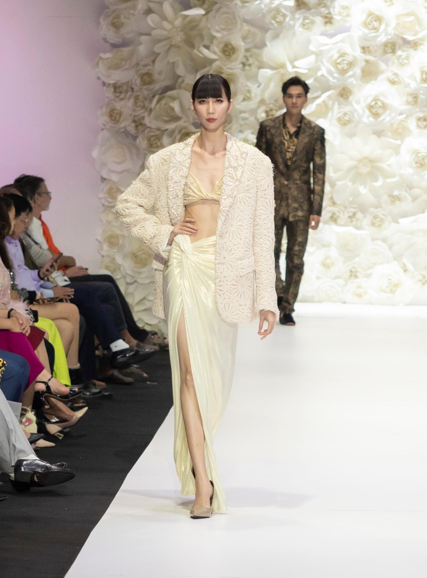 ÁO KHOÁC REN OVERSIDE CÓ ĐÍNH CƯỜM