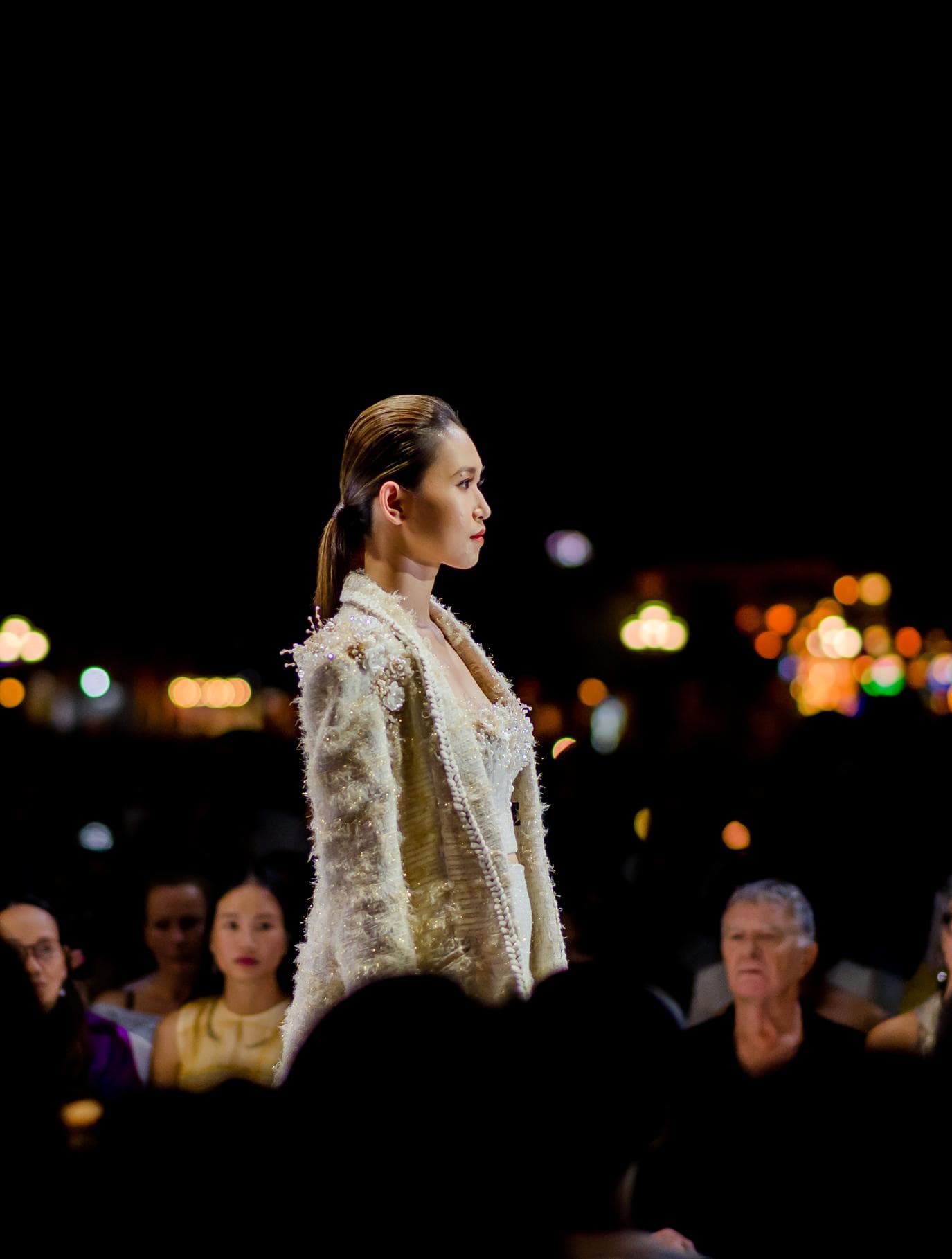 ÁO KHOÁC DÀI VẢI DẠ Ý CÓ ĐÍNH CƯỜM