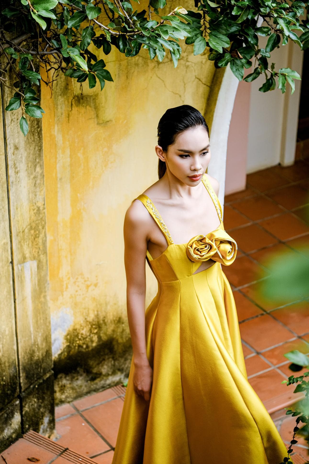 ĐẦM GẤM KHOÉT EO HỌA TIẾT HOA HỒNG