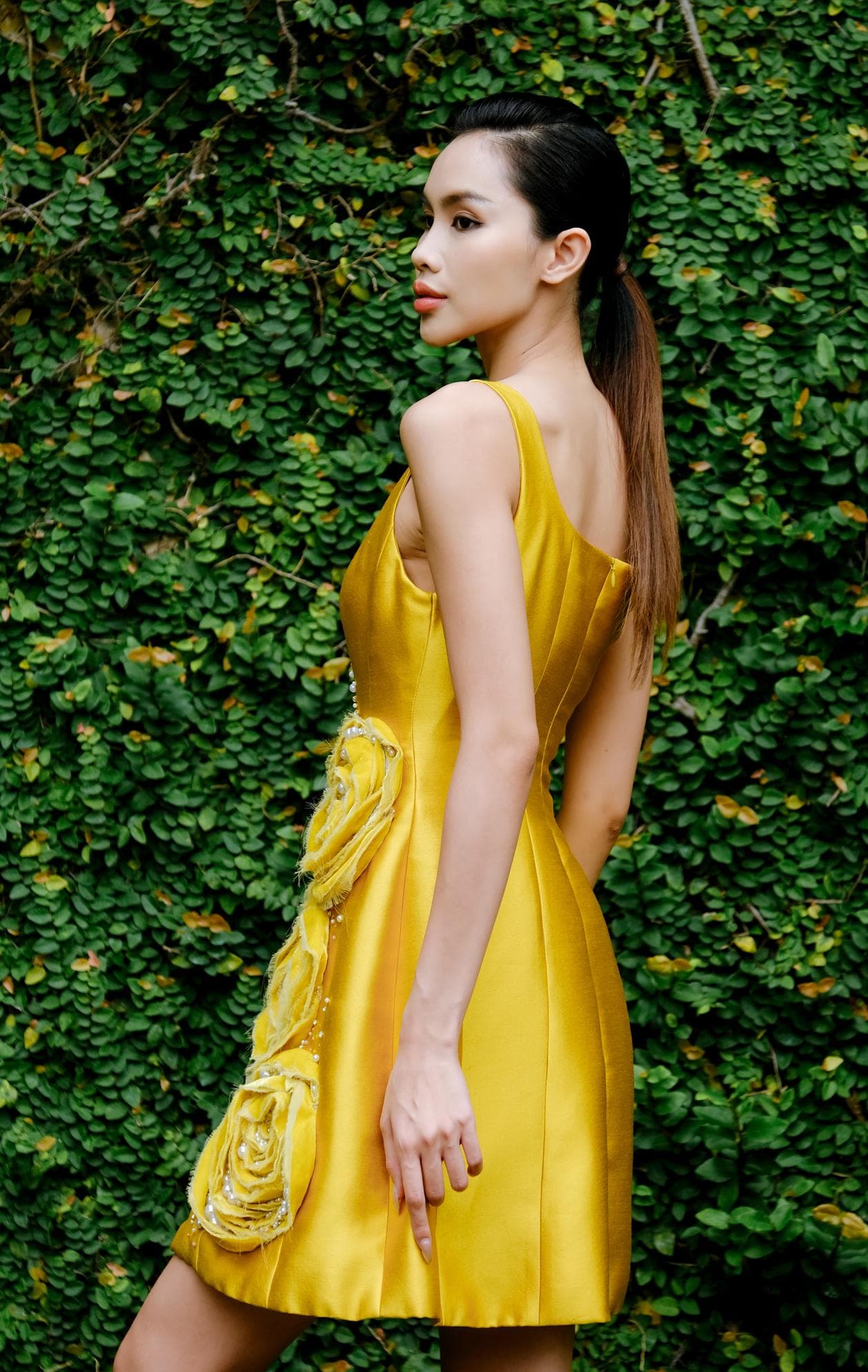 ĐẦM GẤM XÒE HỌA TIẾT HOA VÀ CƯỜM 