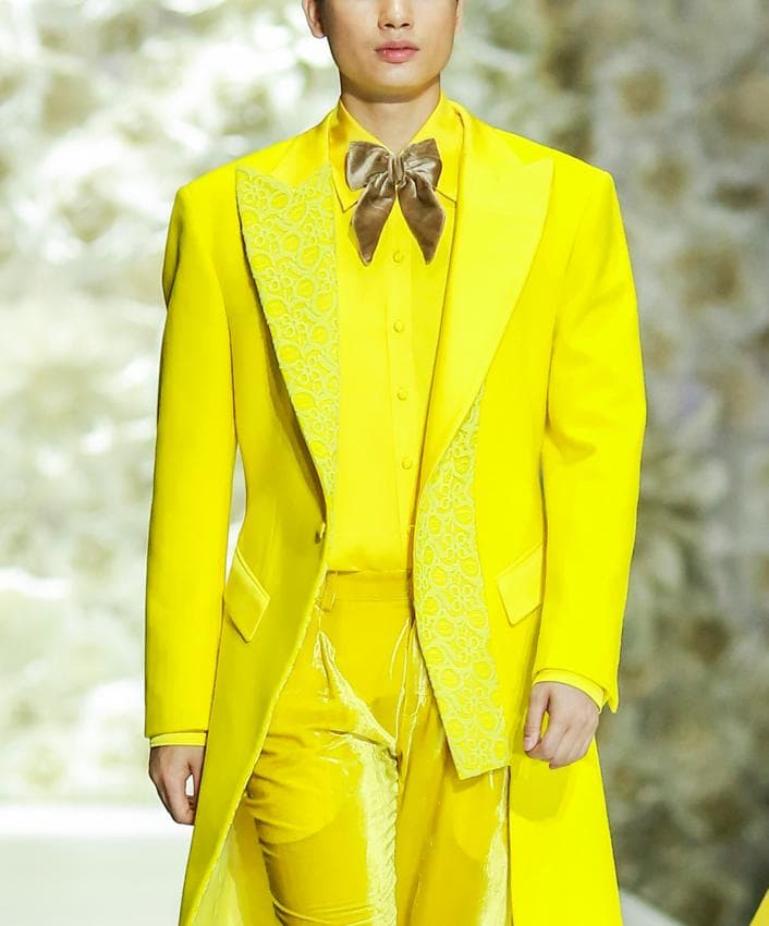 ÁO SƠ MI LỤA VÀNG KẾT HỢP NƠ VÀNG