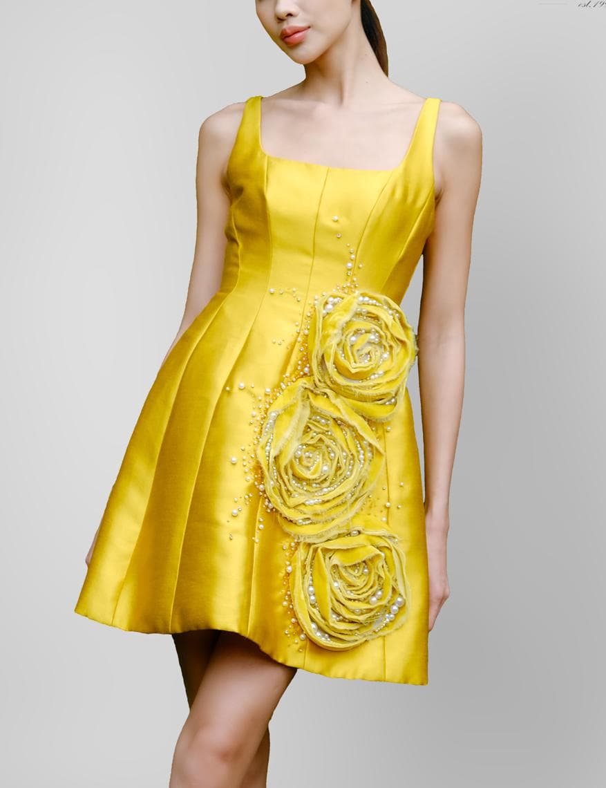 ĐẦM GẤM XÒE HỌA TIẾT HOA VÀ CƯỜM 